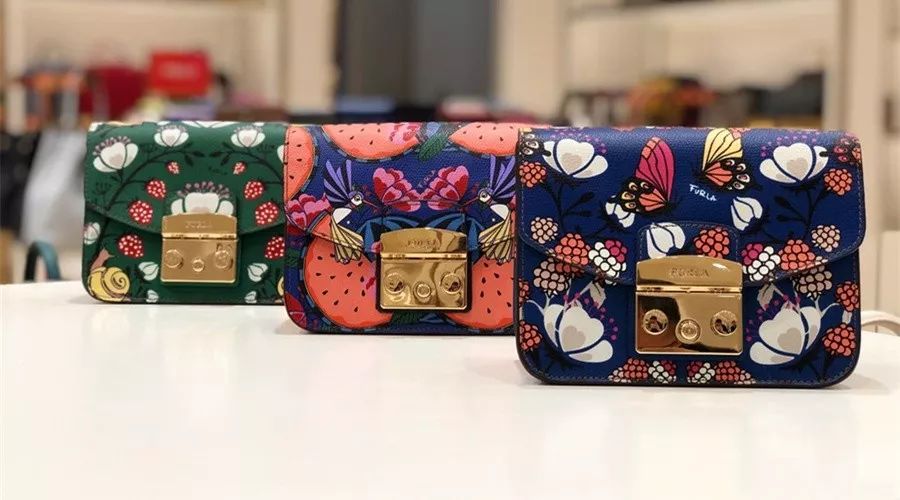 小CK包包99元/Coach3.5折起/更有戴森卷发棒免费送！下沙奥特莱斯轻奢美人纪就要购美丽！