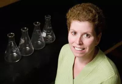 小心塑化剂!科学家证实,日常暴露剂量的塑化剂会导致雌性小鼠生殖能力大幅下降,最高可降50%丨科学大发现