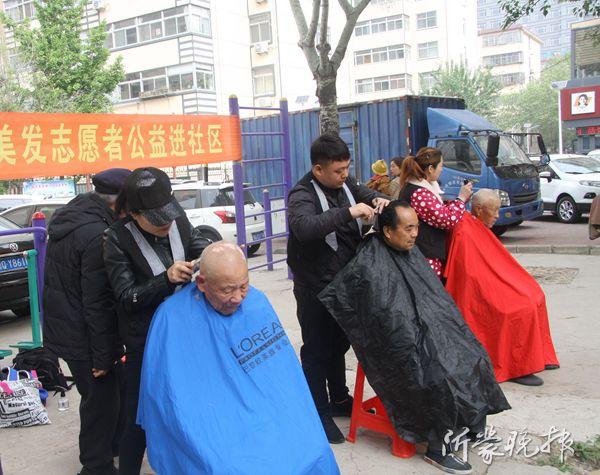 晚报社区行御碑街社区站举行丰富活动获居民点赞