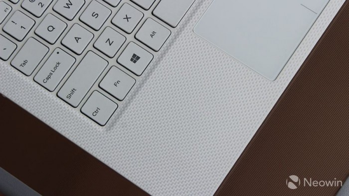 [视频]2019款戴尔XPS13评测：网络摄像头终于挪到屏幕上方