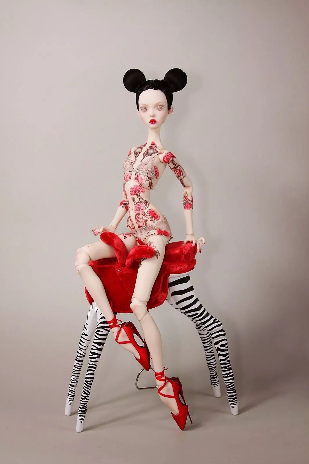 淇勭綏鏂秴鍙埍娲嬪▋濞冨皬濂冲,淇勭綏鏂┐鍎挎磱濞冨▋鐪熶汉