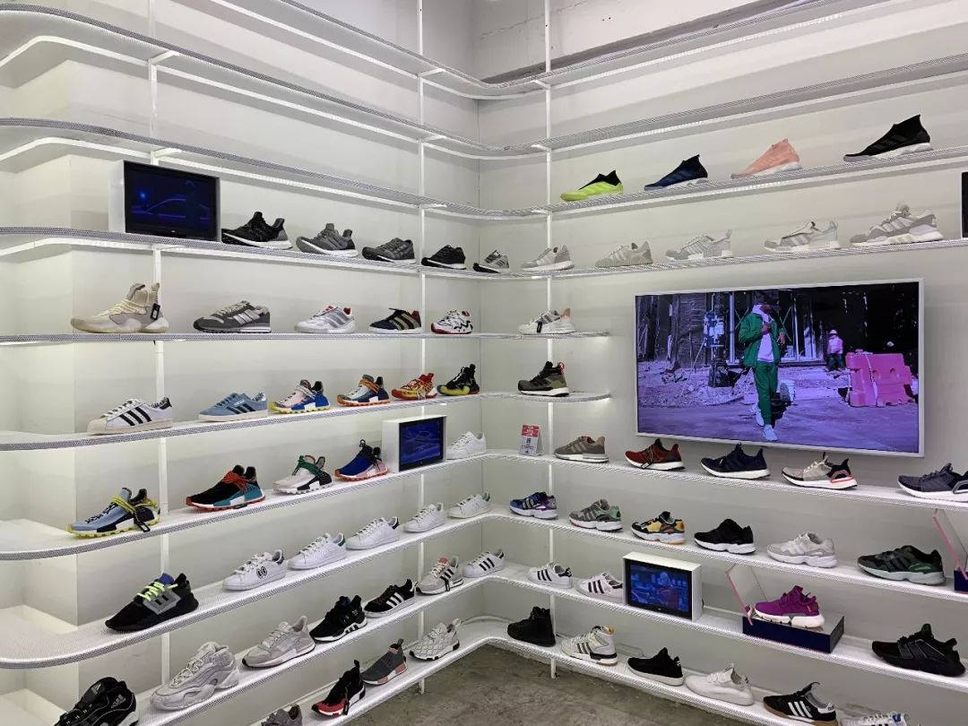泰国最大球鞋店,泰国曼谷球鞋实体店
