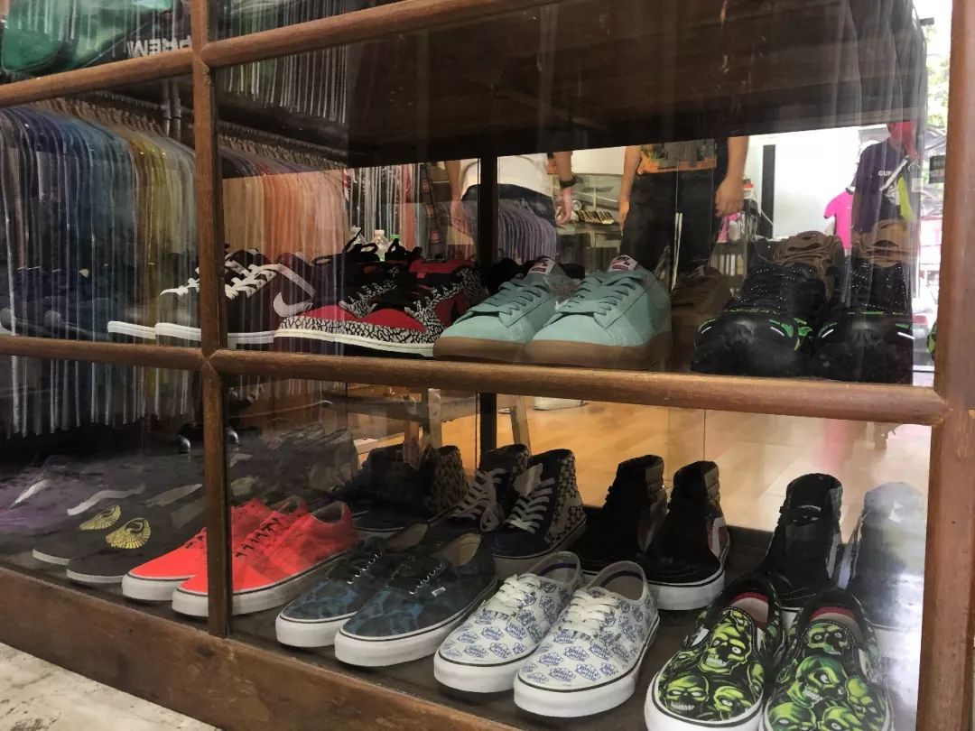 泰国最大球鞋店,泰国曼谷球鞋实体店