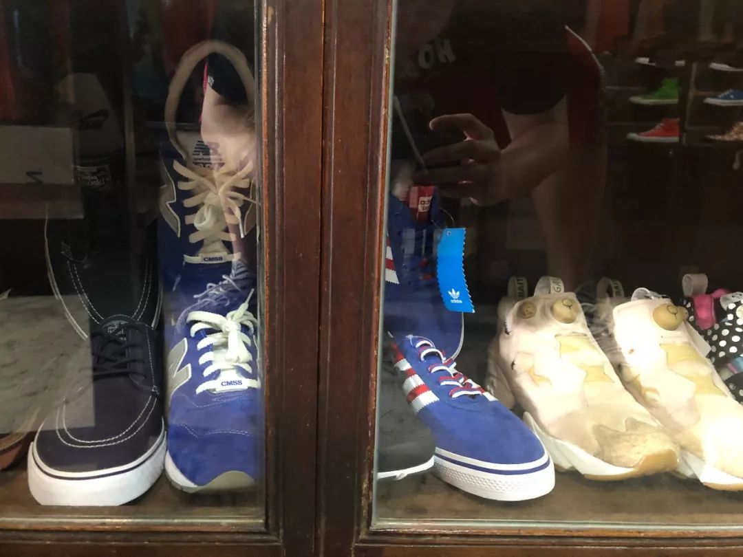 泰国最大球鞋店,泰国曼谷球鞋实体店