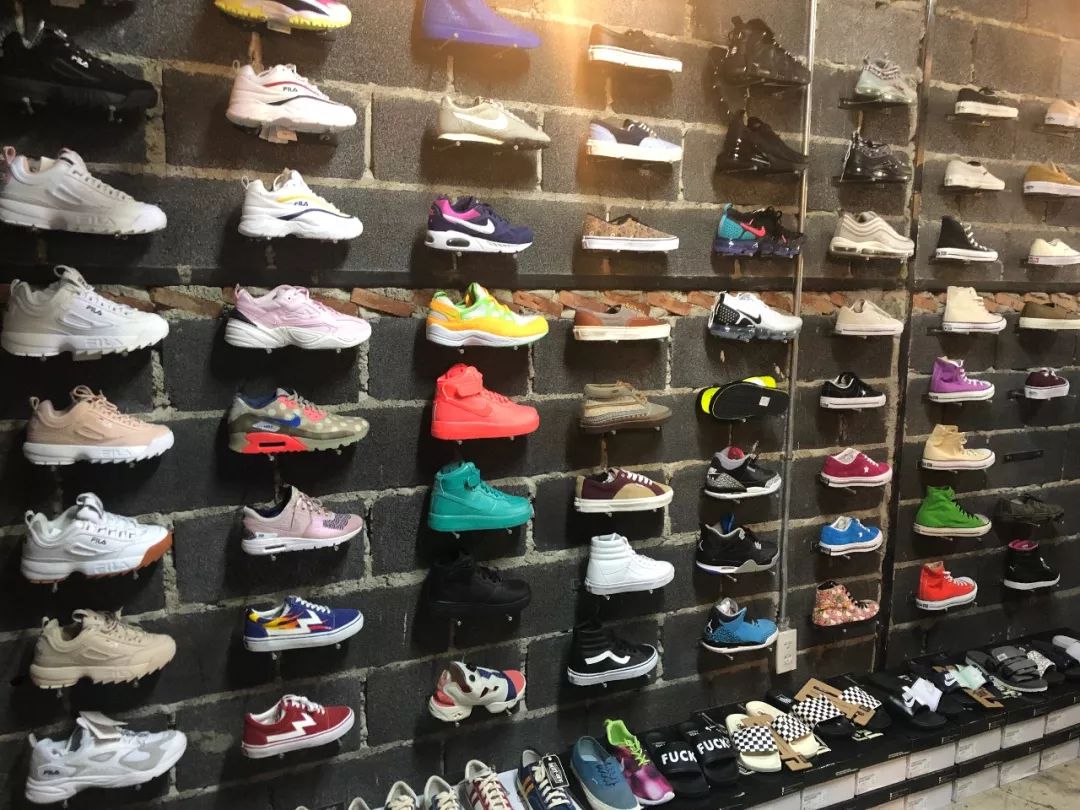 泰国最大球鞋店,泰国曼谷球鞋实体店