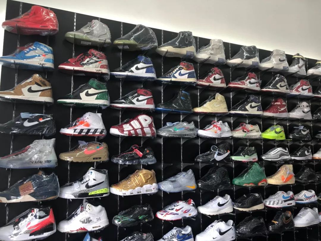 泰国最大球鞋店,泰国曼谷球鞋实体店