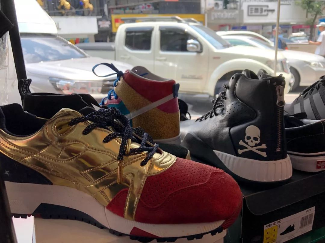 泰国最大球鞋店,泰国曼谷球鞋实体店