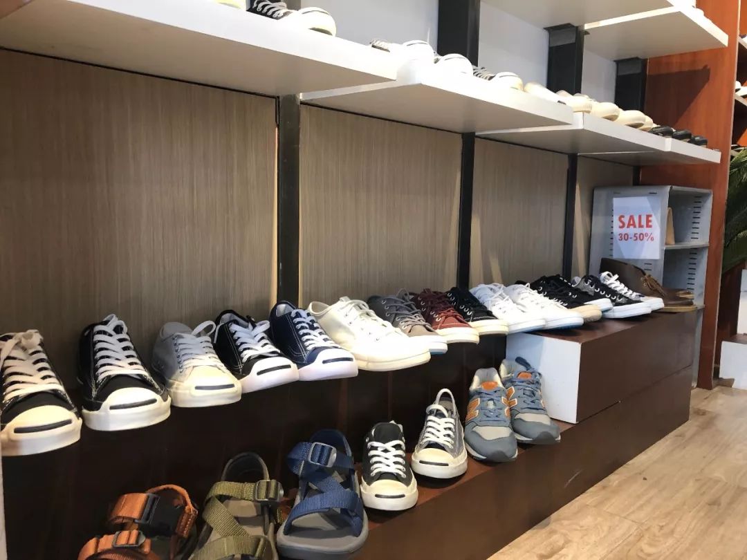 泰国最大球鞋店,泰国曼谷球鞋实体店