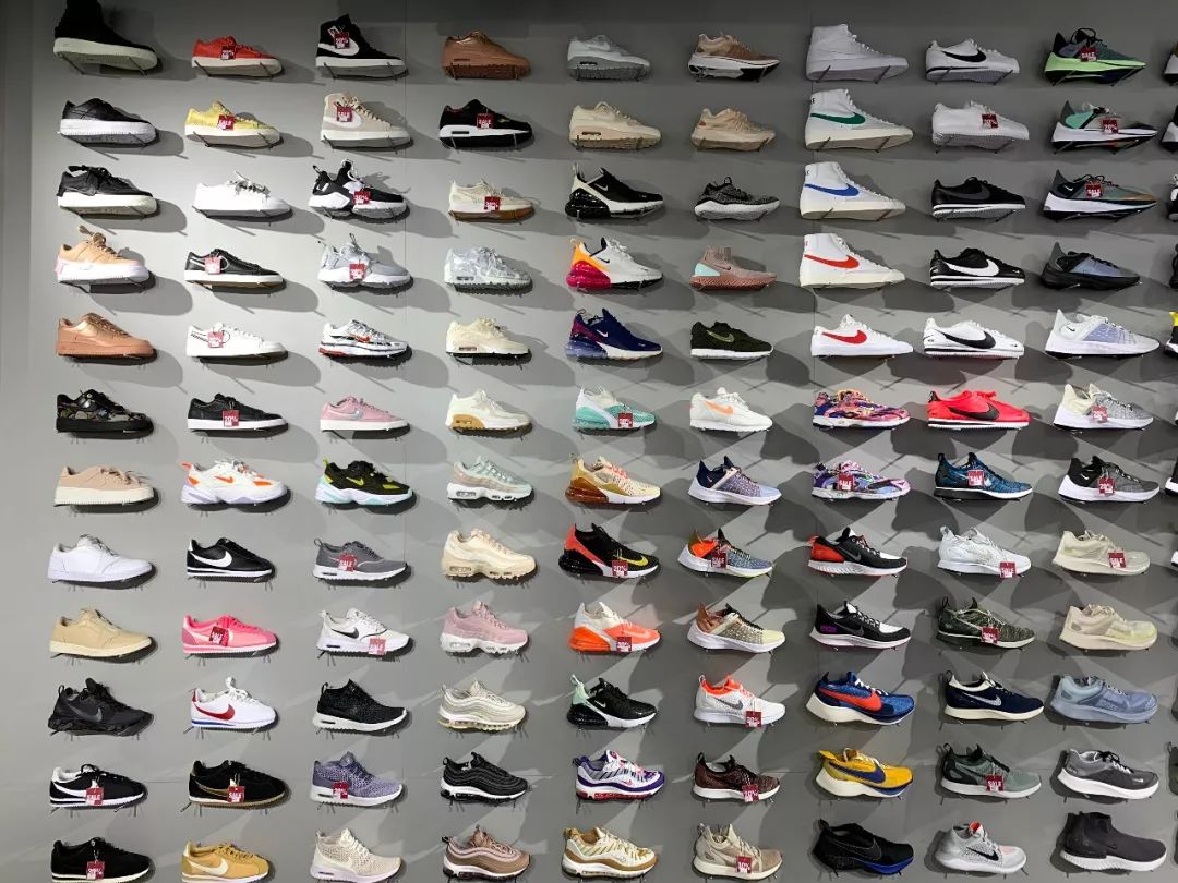 泰国最大球鞋店,泰国曼谷球鞋实体店