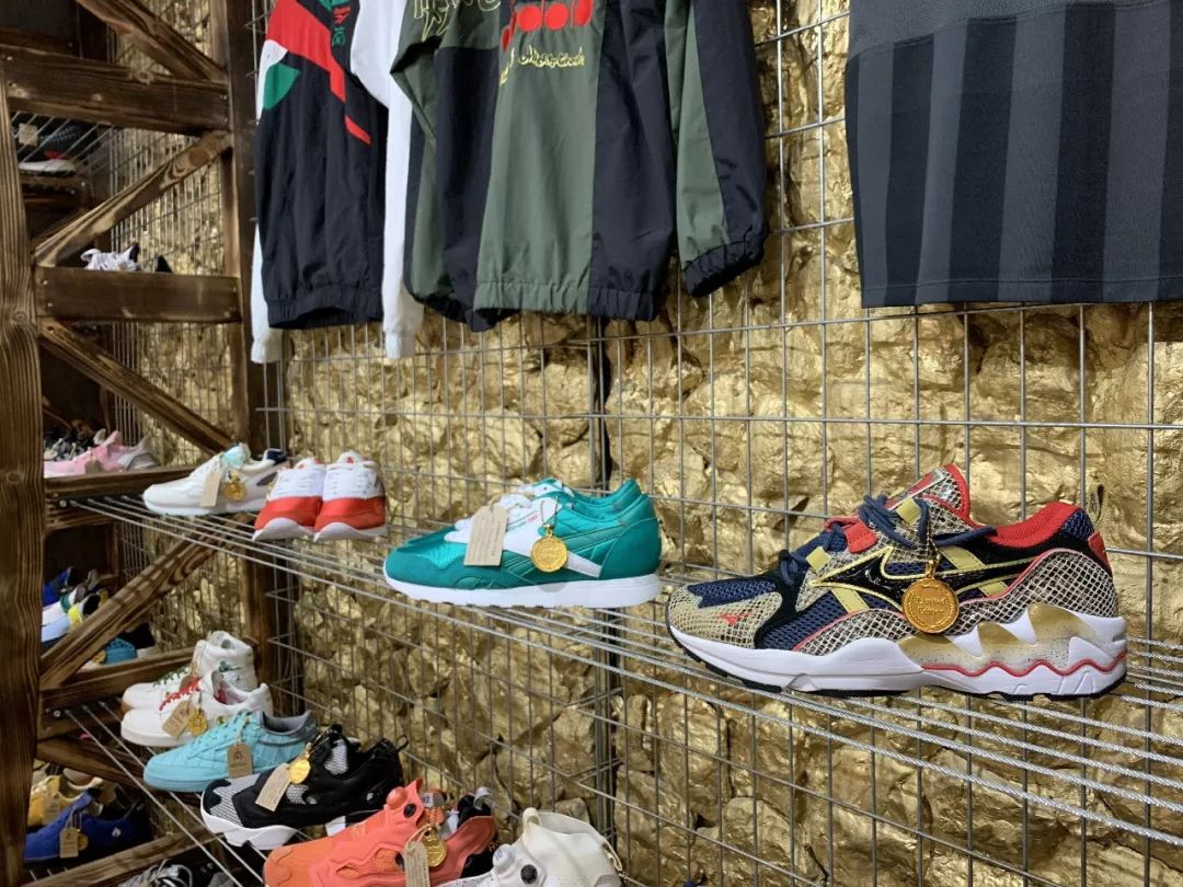 泰国最大球鞋店,泰国曼谷球鞋实体店