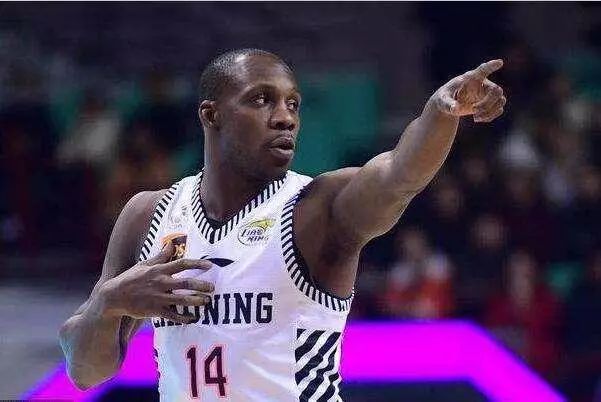 马塞洛弧线球,马塞洛的风骚过人传球