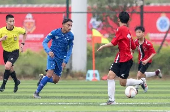 马塞洛弧线球,马塞洛的风骚过人传球