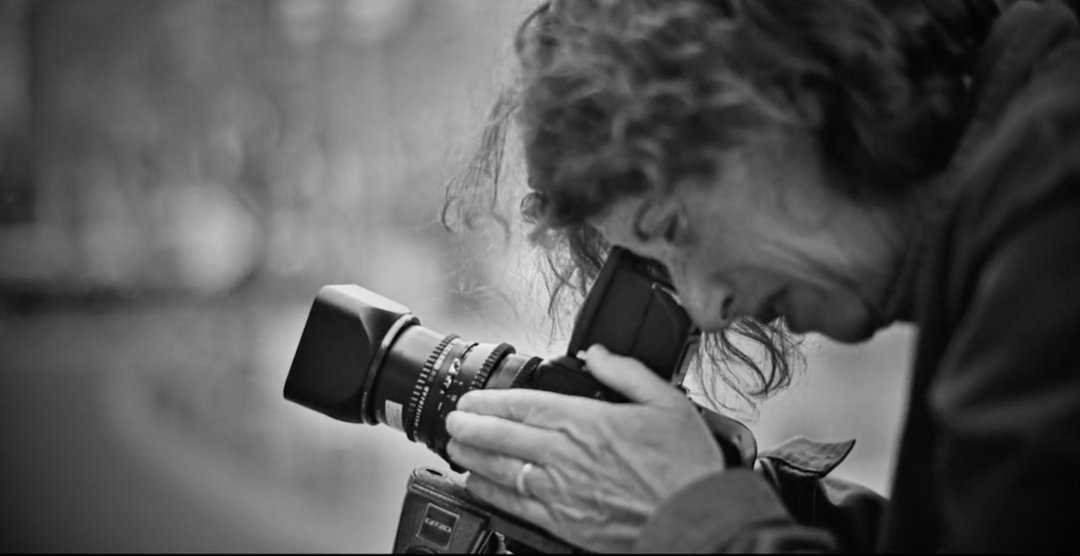 房子在她的镜头里变得生动，来看建筑摄影师埃莱娜30年作品展