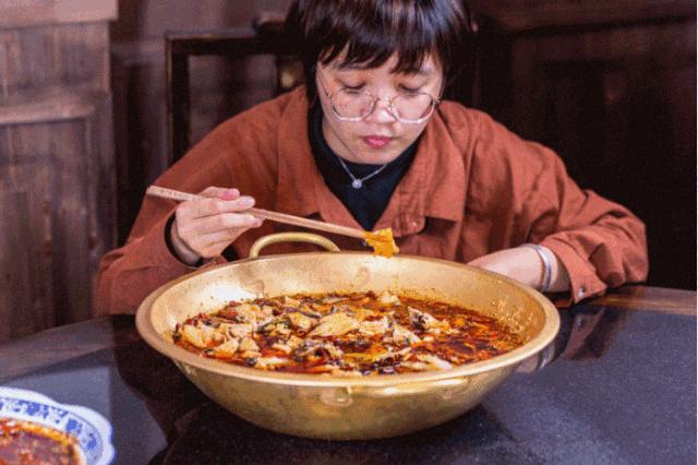 是吃辣椒会长痘还是吃糖会长痘,为什么吃糖比吃辣椒容易长痘