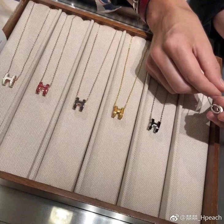 时髦办|Lisa这磨人的小甜豆,居然敢给我种草爱马仕了???