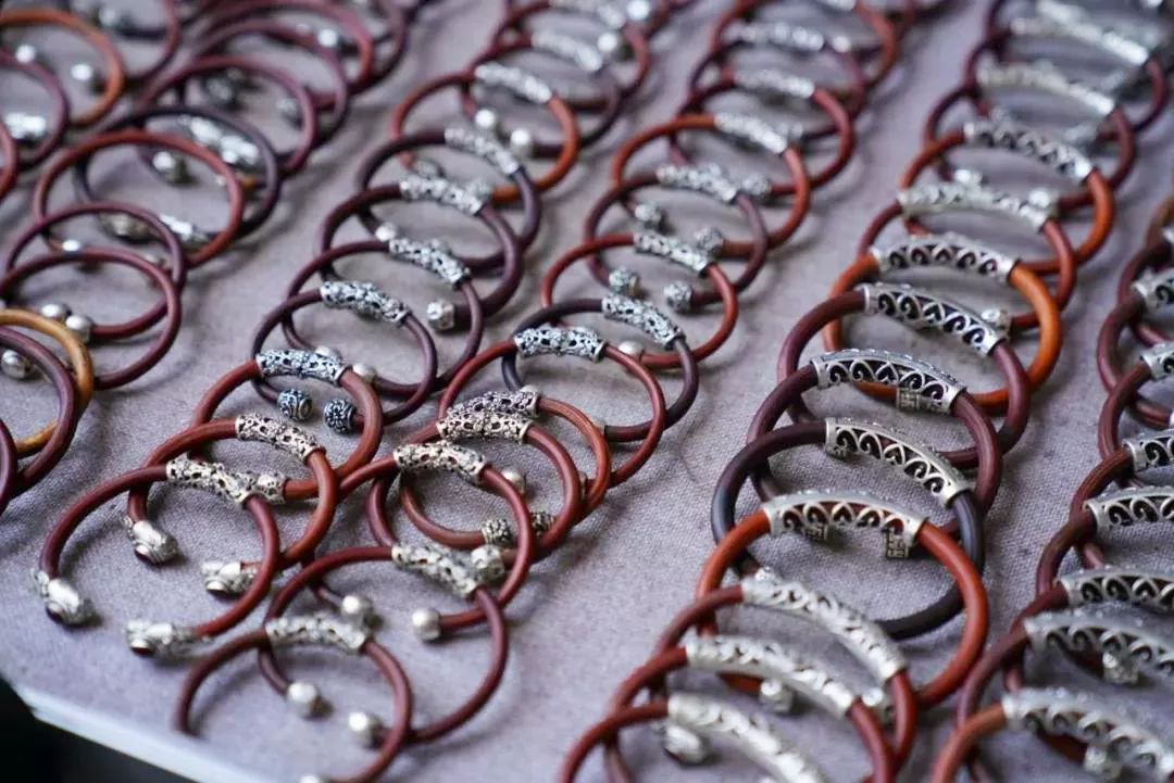 铁路迎返程高峰增开列车确保返程,铁路部门增开列车方便旅客出行