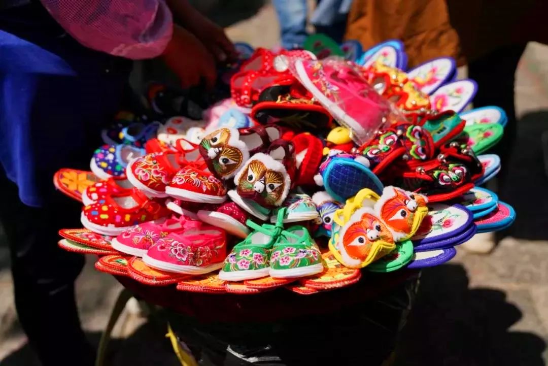 铁路迎返程高峰增开列车确保返程,铁路部门增开列车方便旅客出行