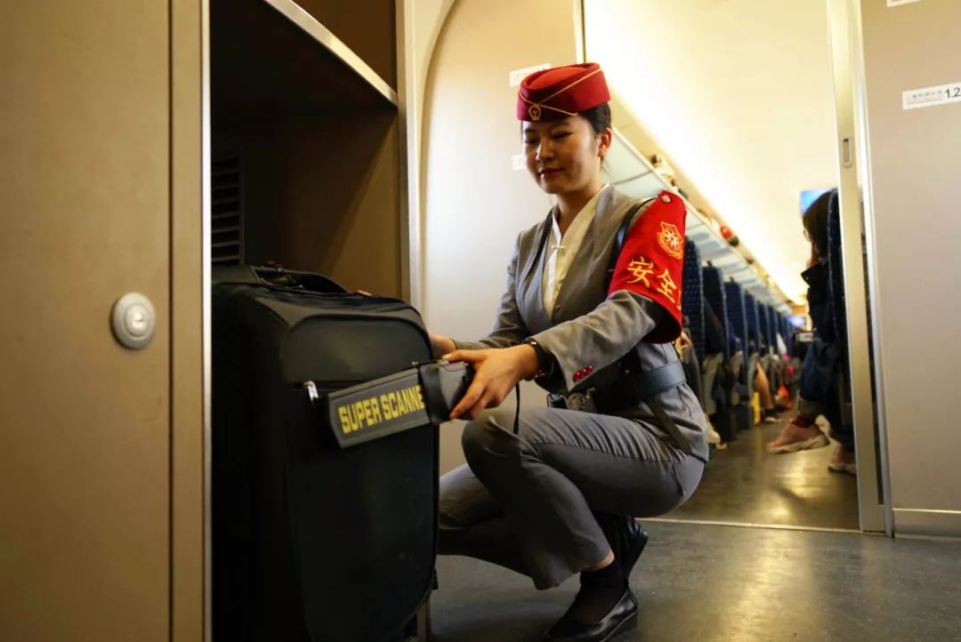 铁路迎返程高峰增开列车确保返程,铁路部门增开列车方便旅客出行