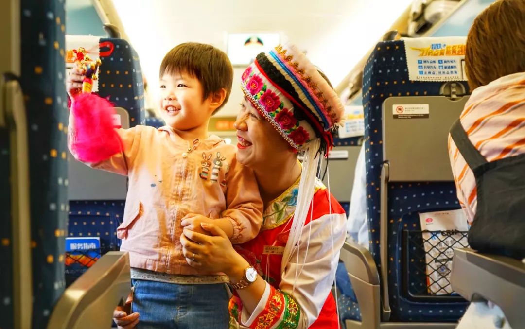 铁路迎返程高峰增开列车确保返程,铁路部门增开列车方便旅客出行