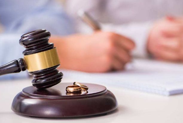 90后女会计贪污280万案例分析,90后年轻女会计侵吞549万怎么判