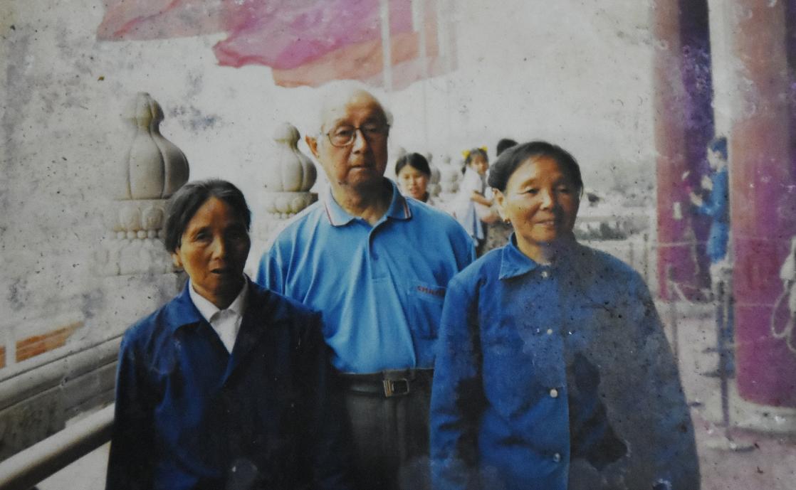 送解放军过江的大辫子姑娘,送亲人的大辫子