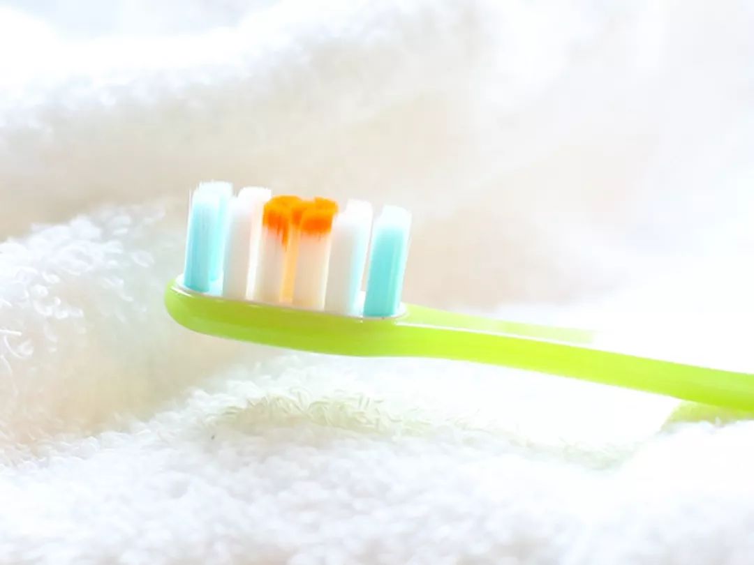 能刷牙缝去牙渍的手动牙刷,超细软牙刷深层清洁软毛牙刷