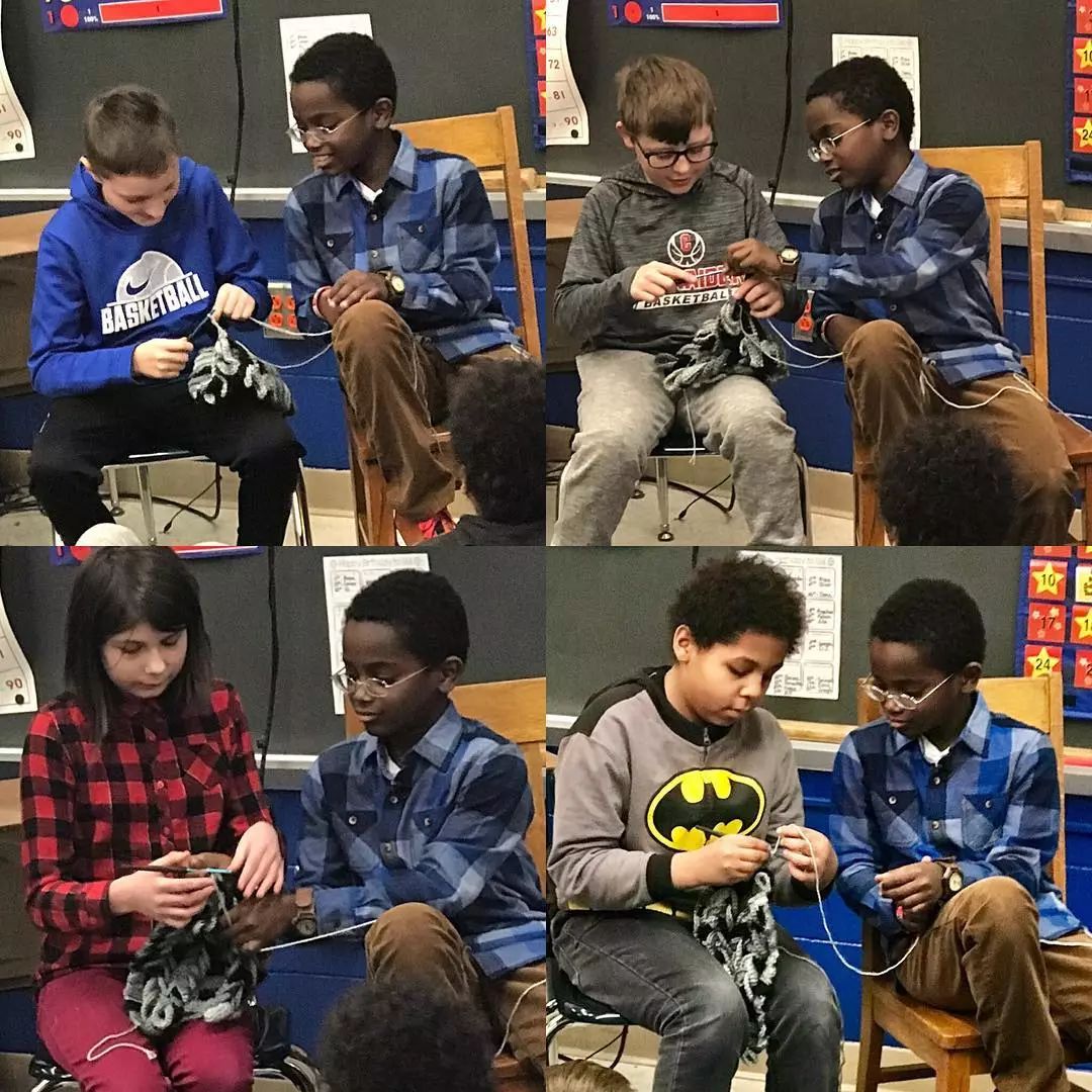 19万人看男生玩编织，他用钩针从非洲弃婴，逆袭为美国“全民偶像”