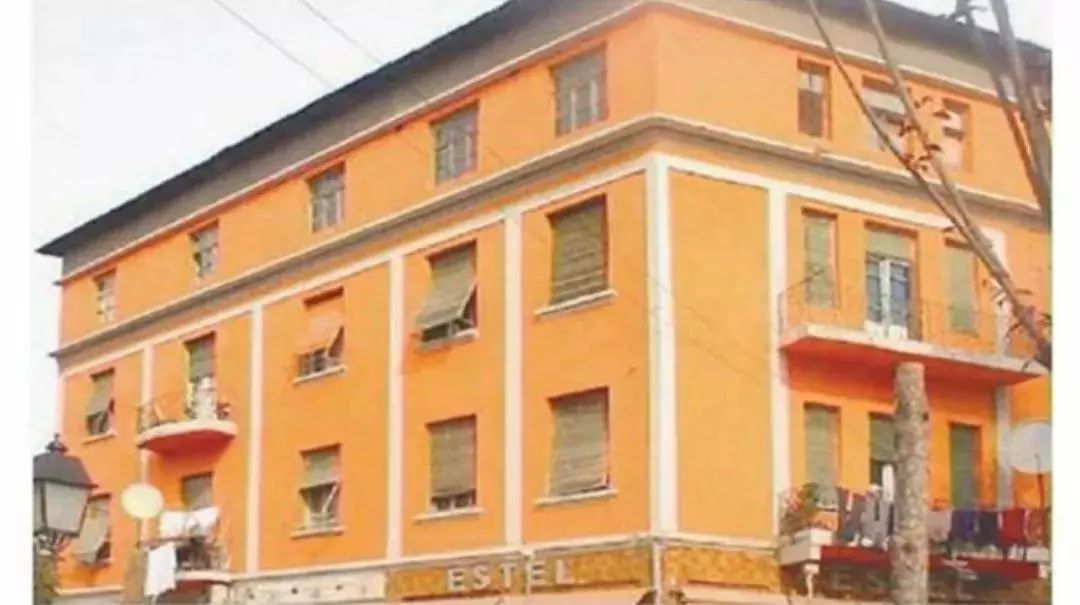 画家改行当总理,只做“面子工程”,却靠刷墙拯救了他的国家