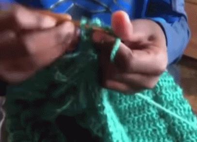 19万人看男生玩编织，他用钩针从非洲弃婴，逆袭为美国“全民偶像”