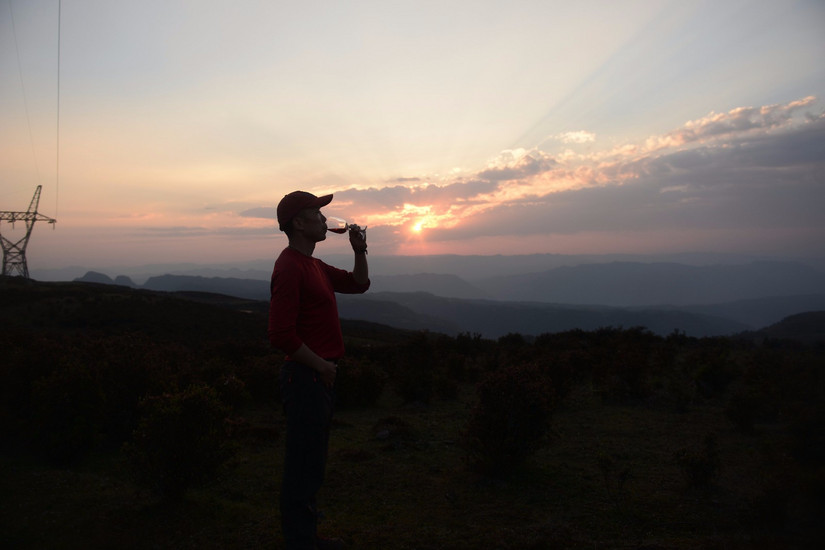 牛棚梁子全部视频,牛棚梁子