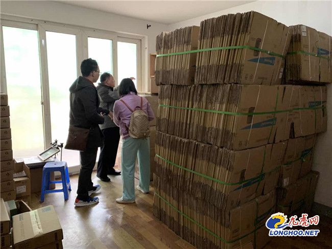 警方破获3000万假冒手机 (抓获制假手机窝点)