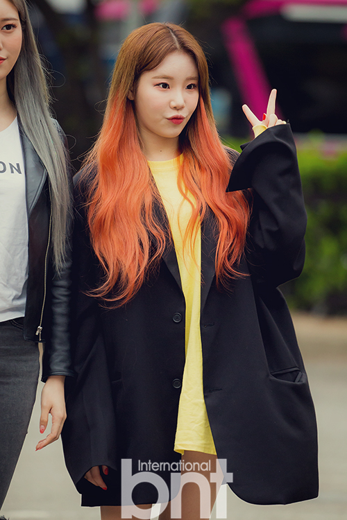 郑采妍woo完整版,nancy甜美造型盘点