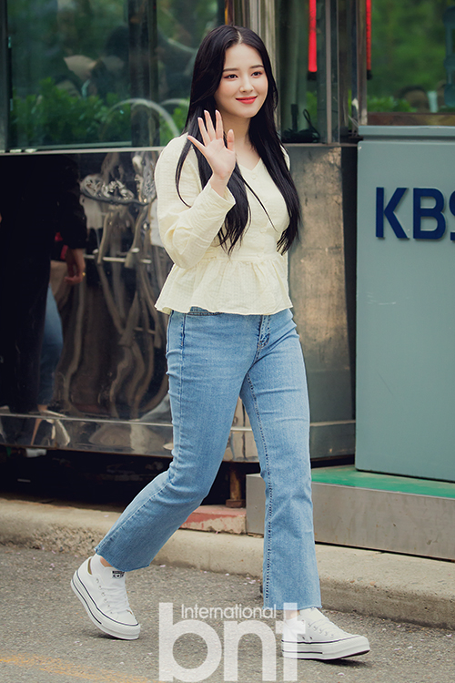 郑采妍woo完整版,nancy甜美造型盘点