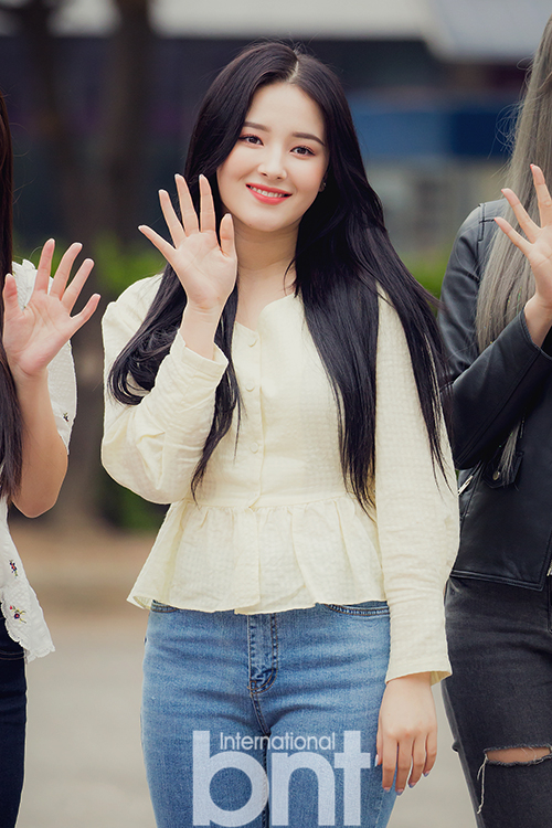 郑采妍woo完整版,nancy甜美造型盘点