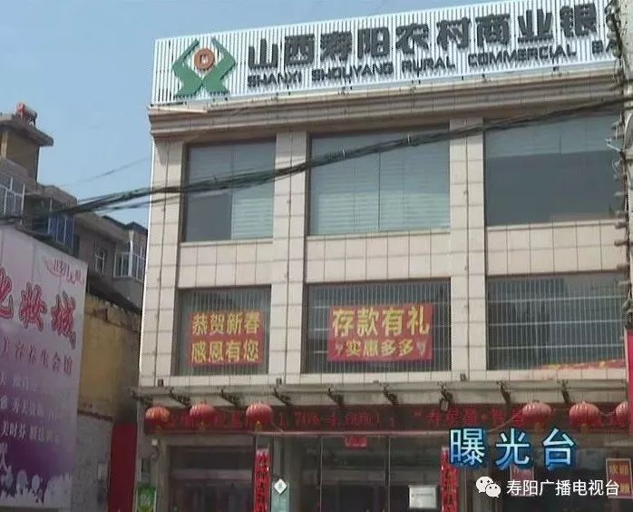 哪条法律规定橱窗不能贴广告,有规定店橱窗上不能贴广告吗