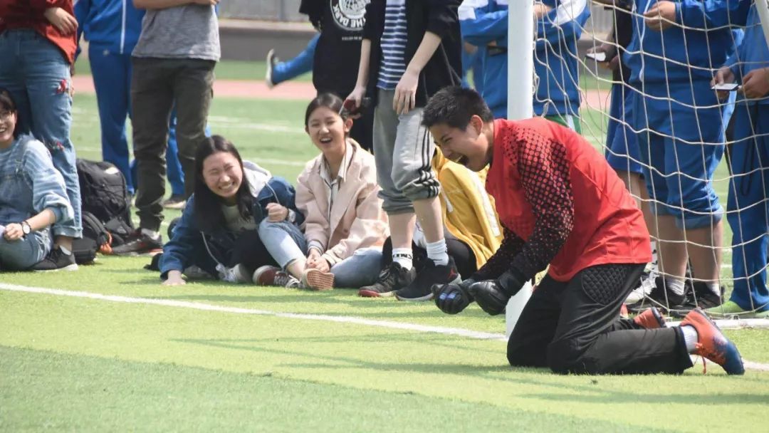 战报|王钟楠朱元易破门，李心研神奇门球吊射，明德3:0完胜至善获得第九届书院杯男足总冠军