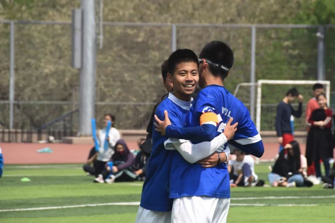 战报|王钟楠朱元易破门，李心研神奇门球吊射，明德3:0完胜至善获得第九届书院杯男足总冠军