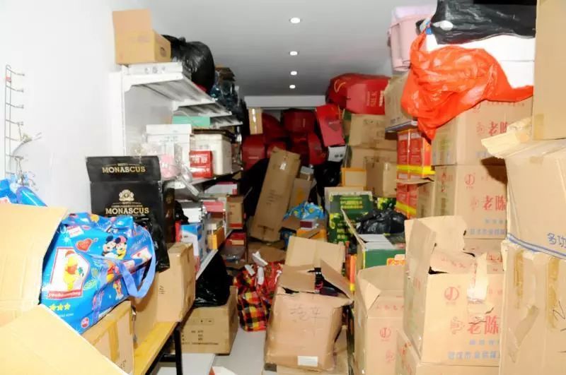 86人被潮水冲走,67人被警方一锅端