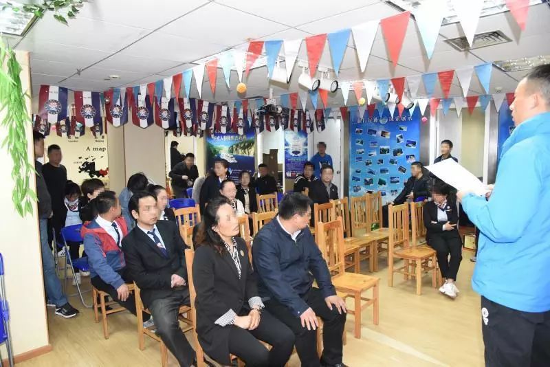 86人被潮水冲走,67人被警方一锅端