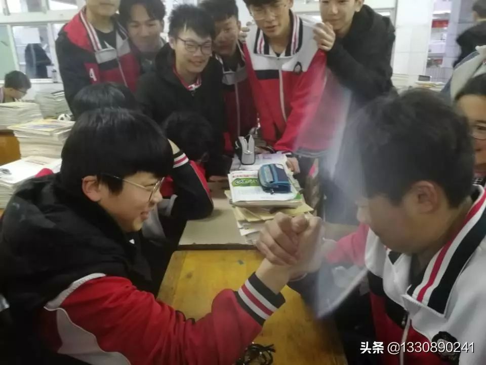 “我在卡塔尔，波澜壮阔的大海中央，奋斗着！为国争光！”丨我的青春宣言