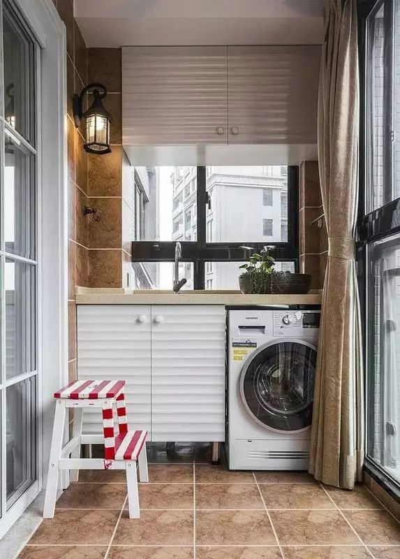 没有阳台怎么做洗衣房,楼梯下空间设计成洗衣房