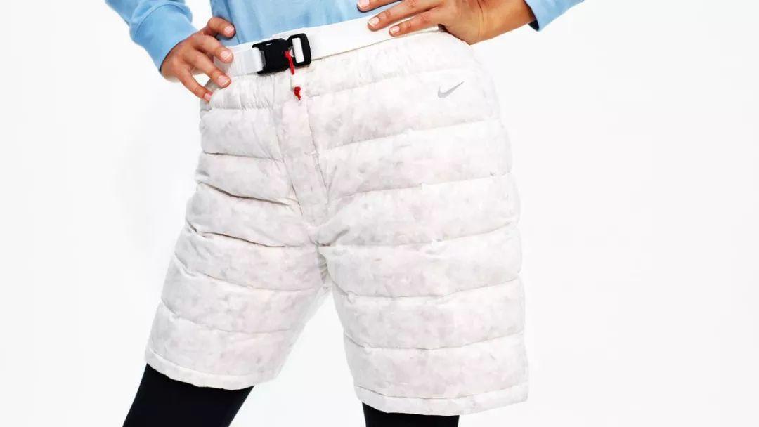 耐克艺术家联名款,耐克推出腰包雨衣