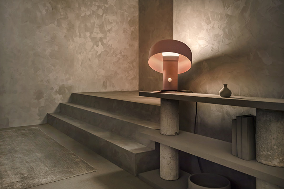 耐克艺术家联名款,耐克推出腰包雨衣