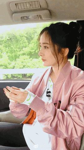 杨幂同款发型学生党双马尾,杨幂同款发型半扎双马尾