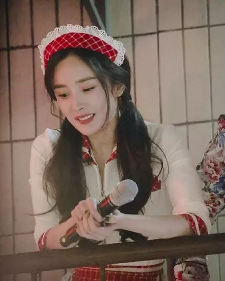 杨幂同款发型学生党双马尾,杨幂同款发型半扎双马尾