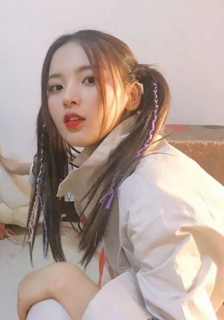 杨幂同款发型学生党双马尾,杨幂同款发型半扎双马尾