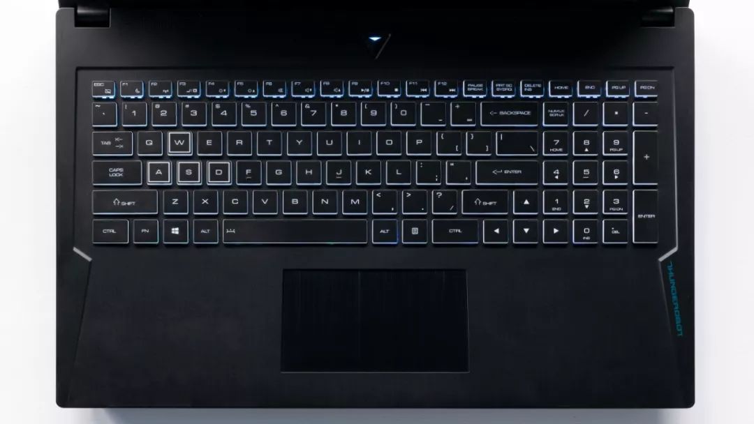 外观好屏幕大轻的游戏本,可以换cpu和显卡的游戏本