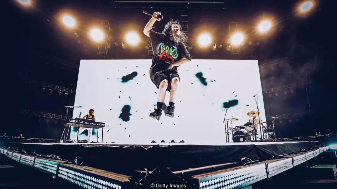 火爆国外音乐节现场,外国音乐节燃爆现场观众画面