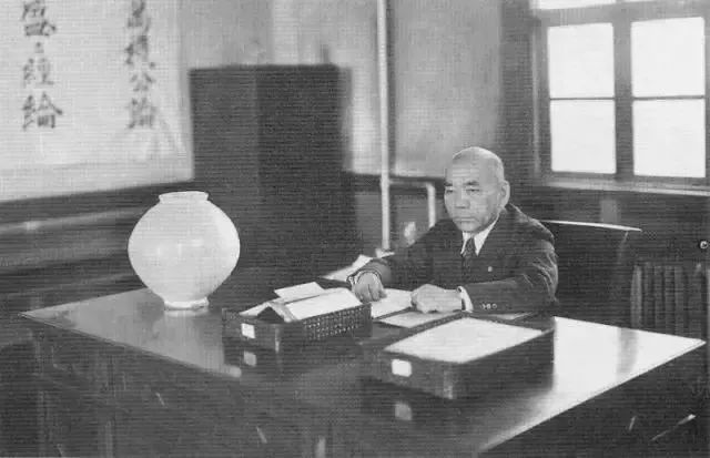 国家的首要任务是维持社会公正,国家正义目标