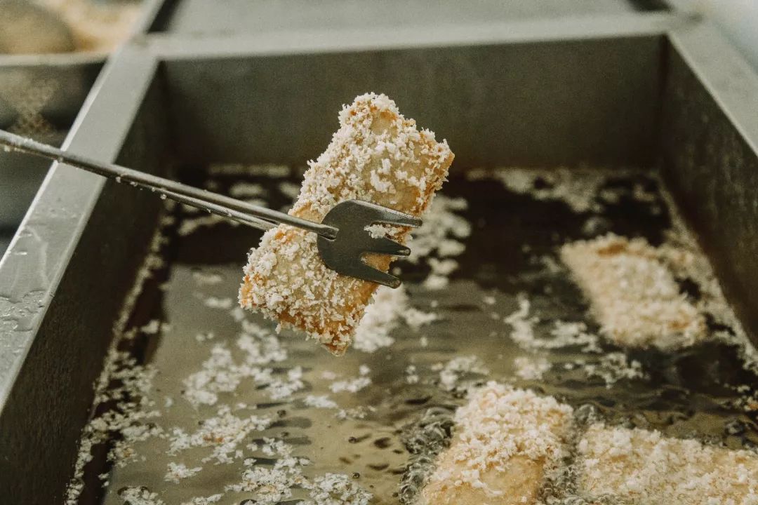 买一送一网红热卖新品,临沂南坊朱记臭豆腐